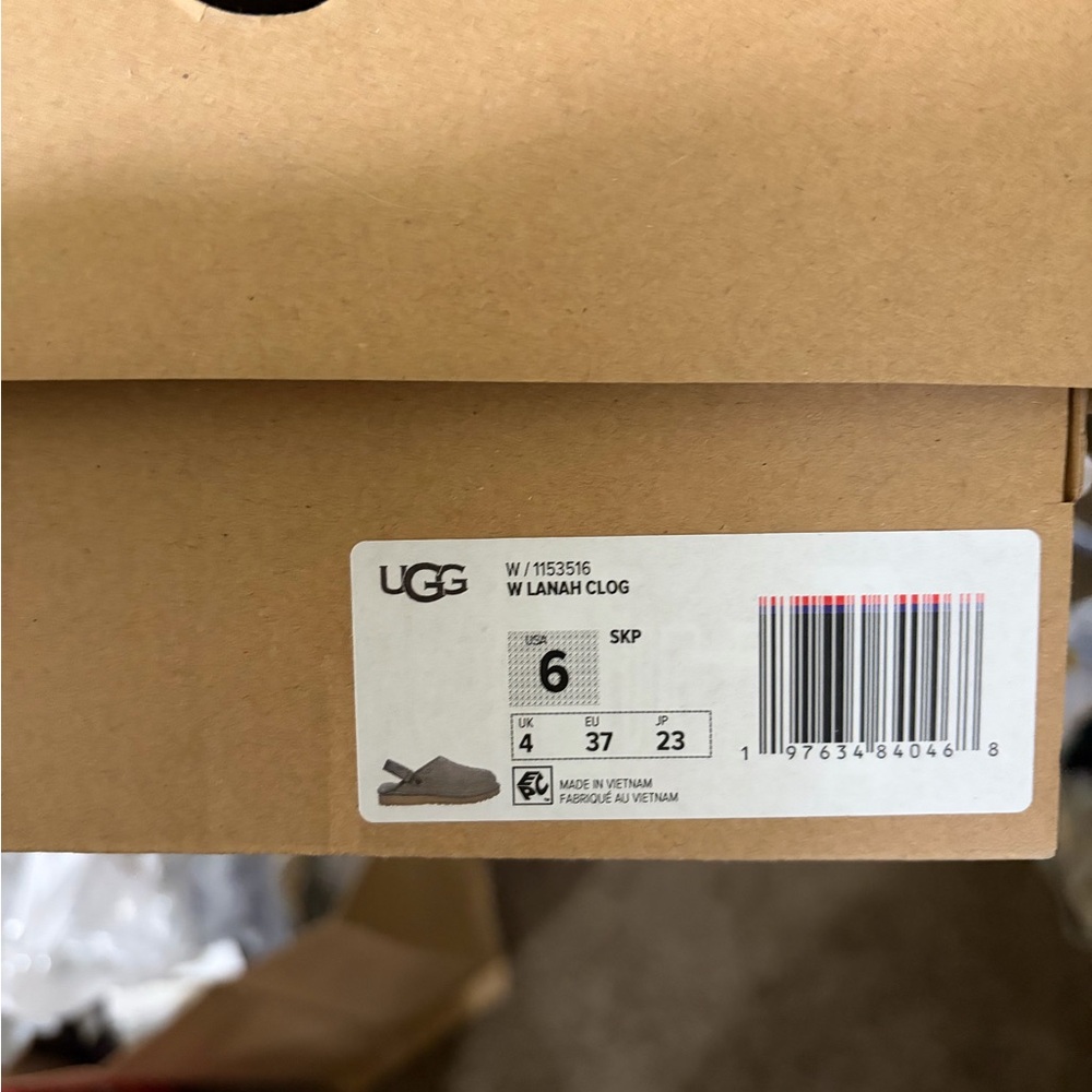 UGG Slippers - Picture 7 of 7